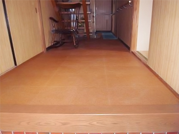 コルクフロアで緩衝性と断熱性がアップしました。