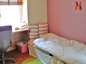 淡いパープルでお洒落な雰囲気に。快適なお部屋になりました。